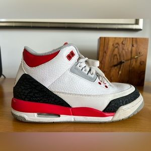 Jordan Retro 3, worn twice, 5.5 in kids fits like a 7 in women.